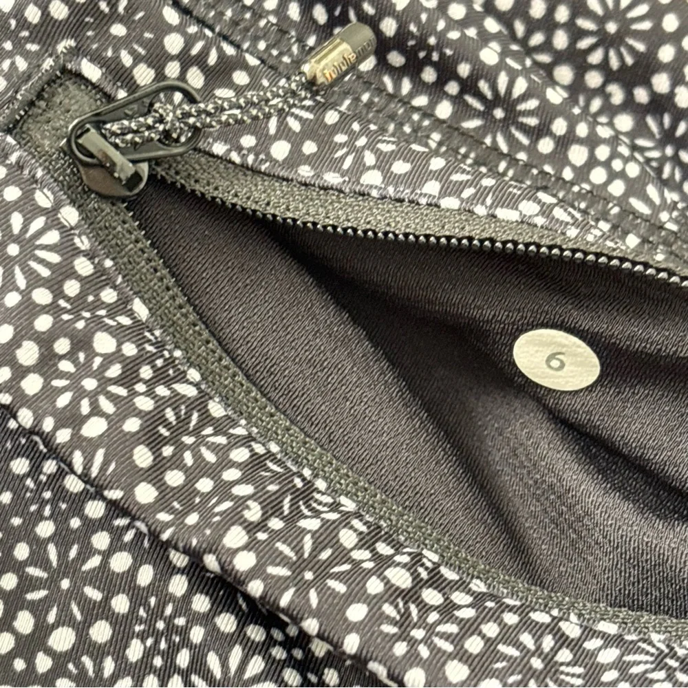 Lululemon Pace Rival Crop Leggings W/ Pockets Size 6 Freckle Flower Black White